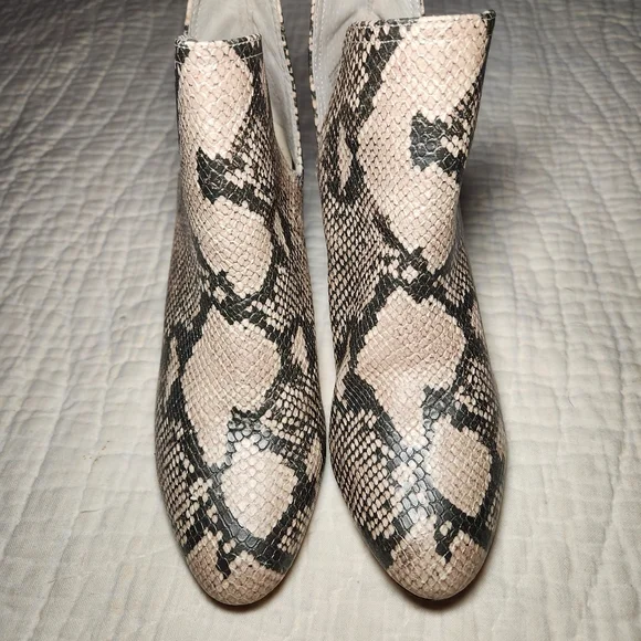Steve Madden Womens Sz 8.5 Snakeskin Print Ankle Booties Block Heel Side Slits - Picture 2 of 8